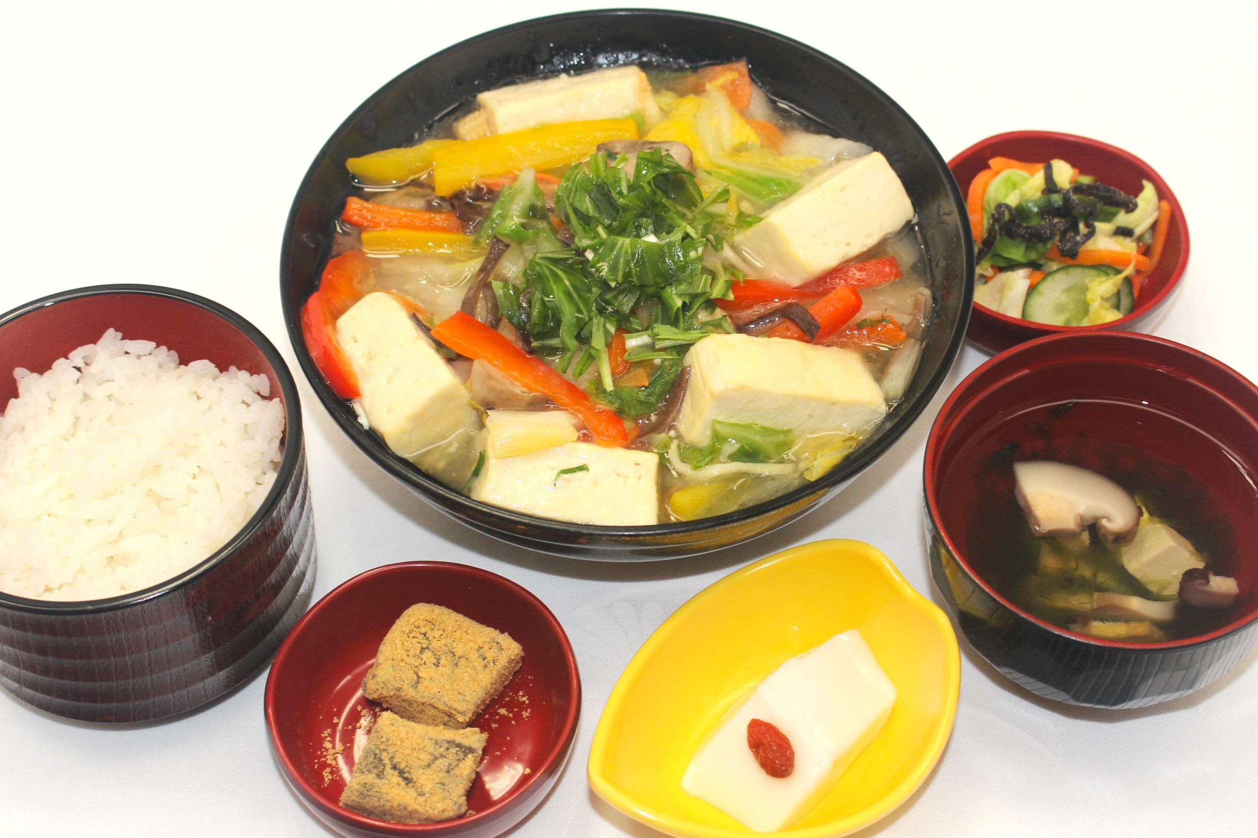 岛豆腐和蔬菜浇汁套餐